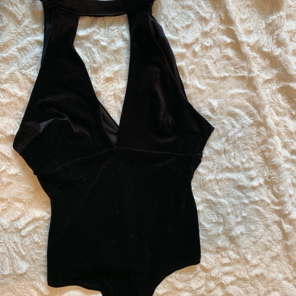 Urban Planet black velvet chocker bodysuit - Picture 2 of 5